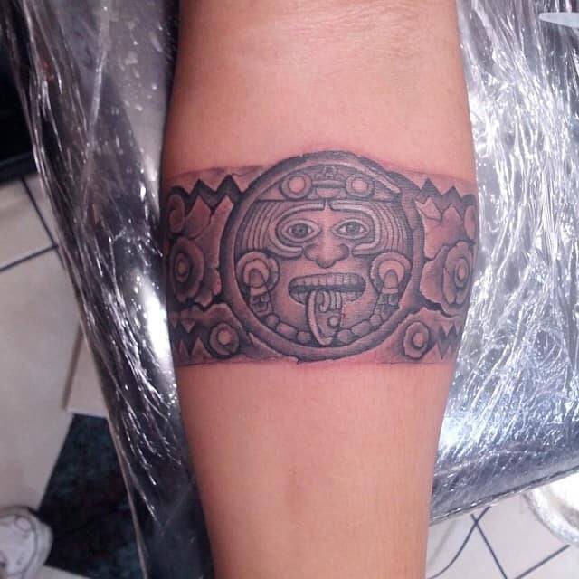 women's armband tattoo