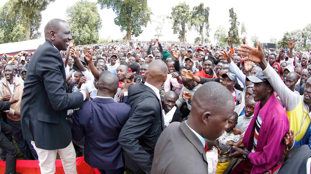 William Ruto ridicules Raila for seeking reinforcement in his Kibra 'bedroom'