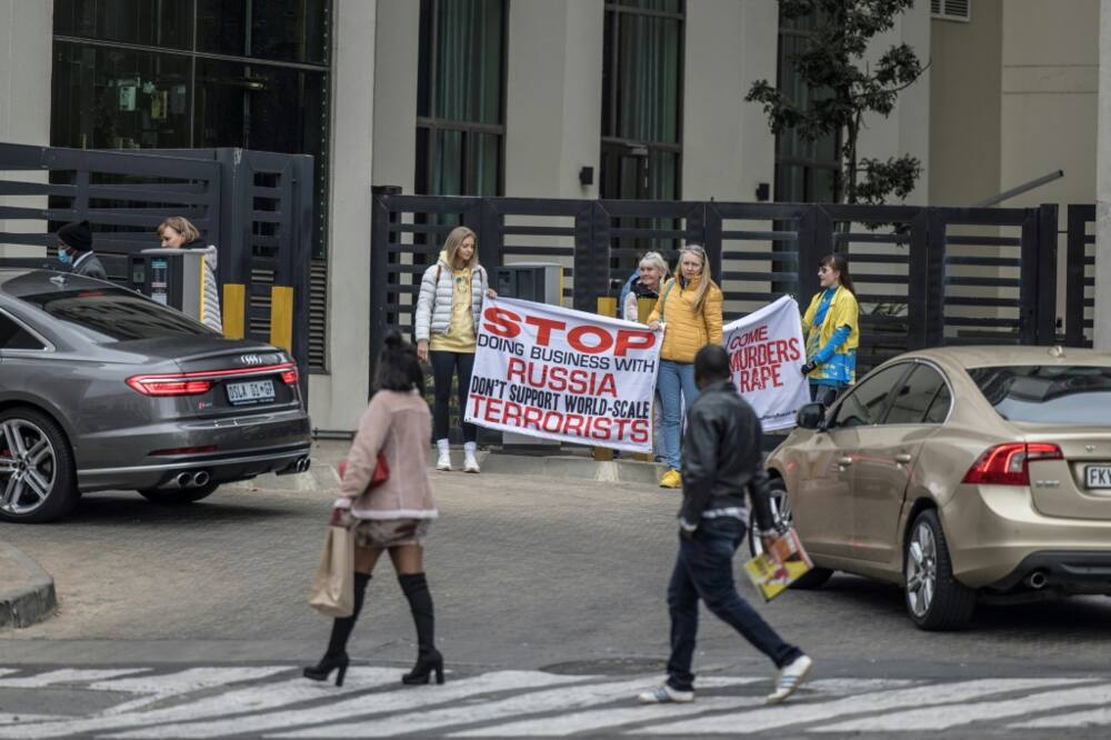 Ukrainians living in South Africa demonstrated in the summer of 2022 in front of a Johannesburg hotel where a Russian business delegation was staying