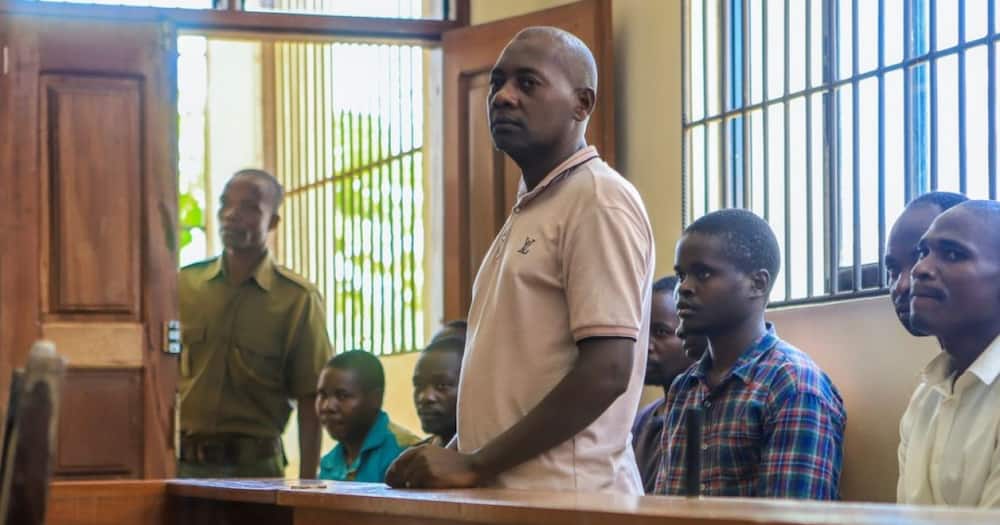Hilarious Moment in Court as Paul Mackenzie Uses Jacket to Shield Wife from Press Cameras - Tuko.co.ke