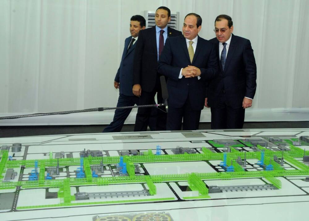 President Abdel Fattah al-Sisi inspects mockups of natural gas extraction facilities