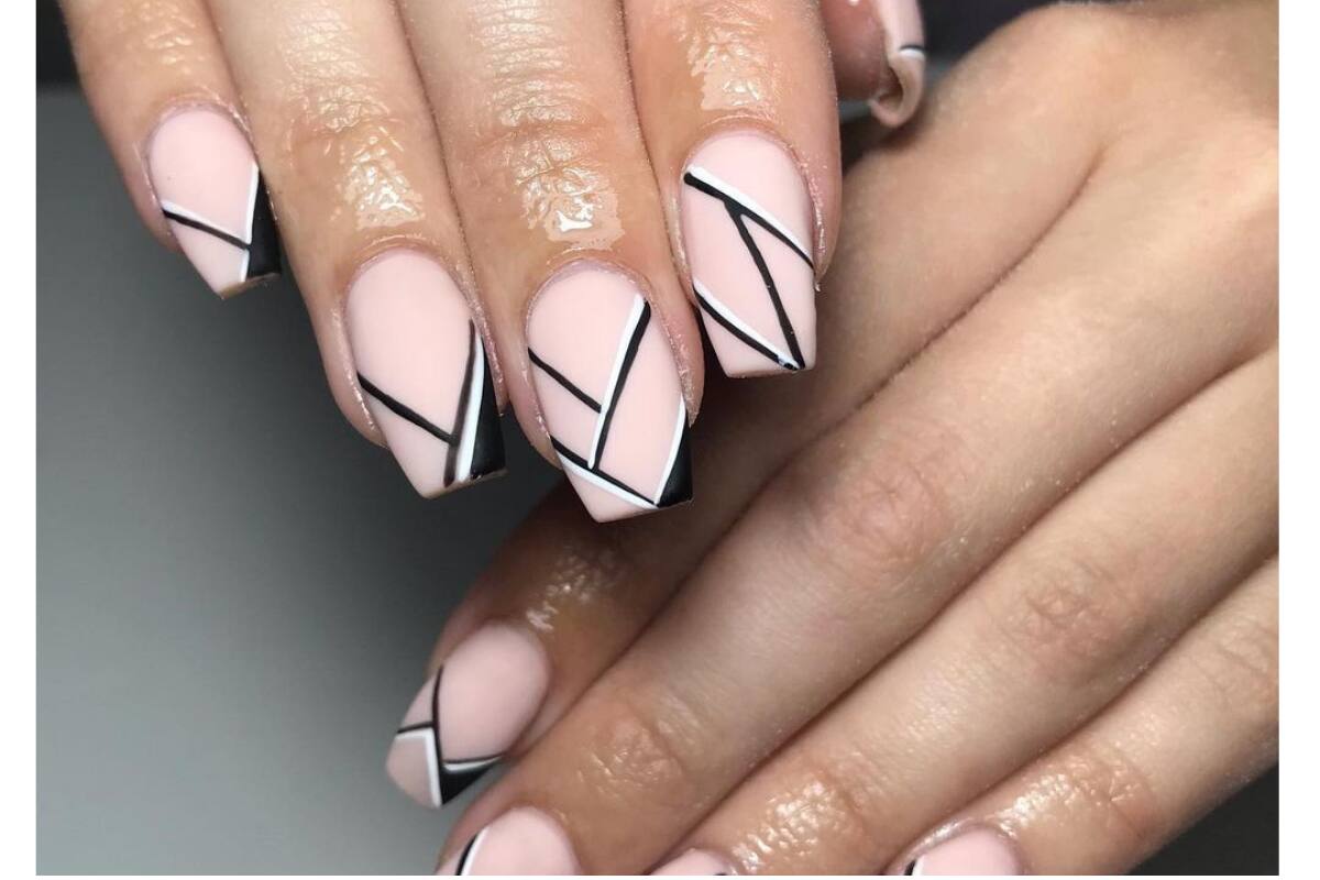 nail art made easier with @apresnailofficial MNBB collection 。  @apresnailofficial Long Maisie Square @kiaraskynails code: CLAWSX10 White…  | Instagram