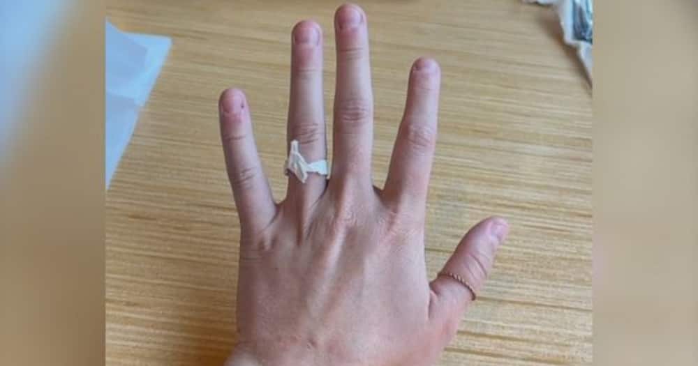 Romantic man who gave girlfriend paper rings for three years finally gets her a real engagement ring