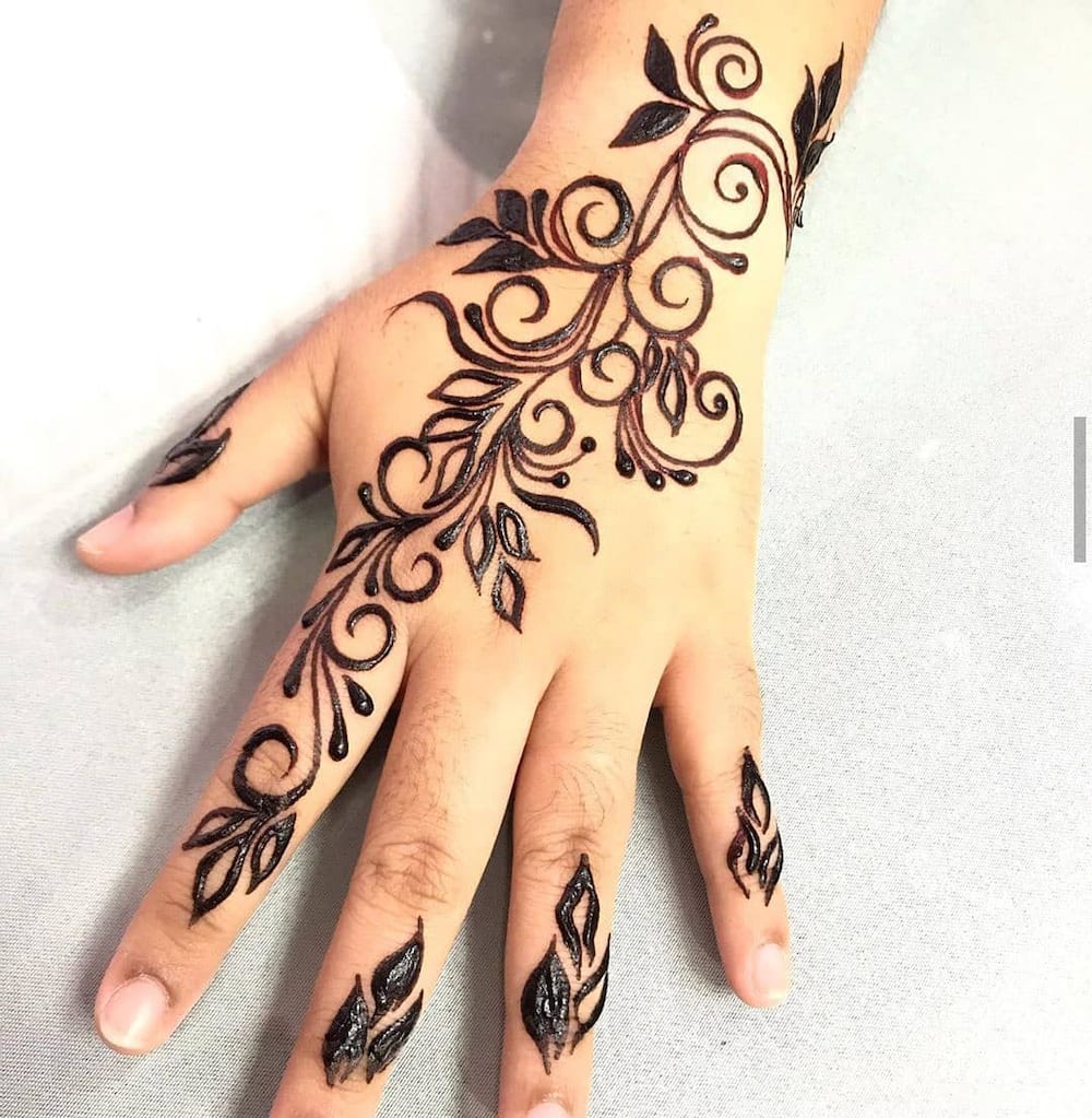 30 Simple Mehndi Designs For Hands Step By Step Images