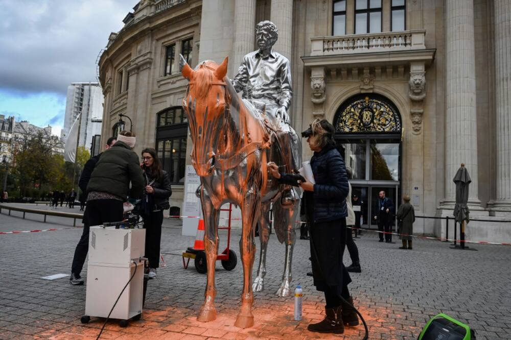 Cleaning up "Horse and Rider" in Paris