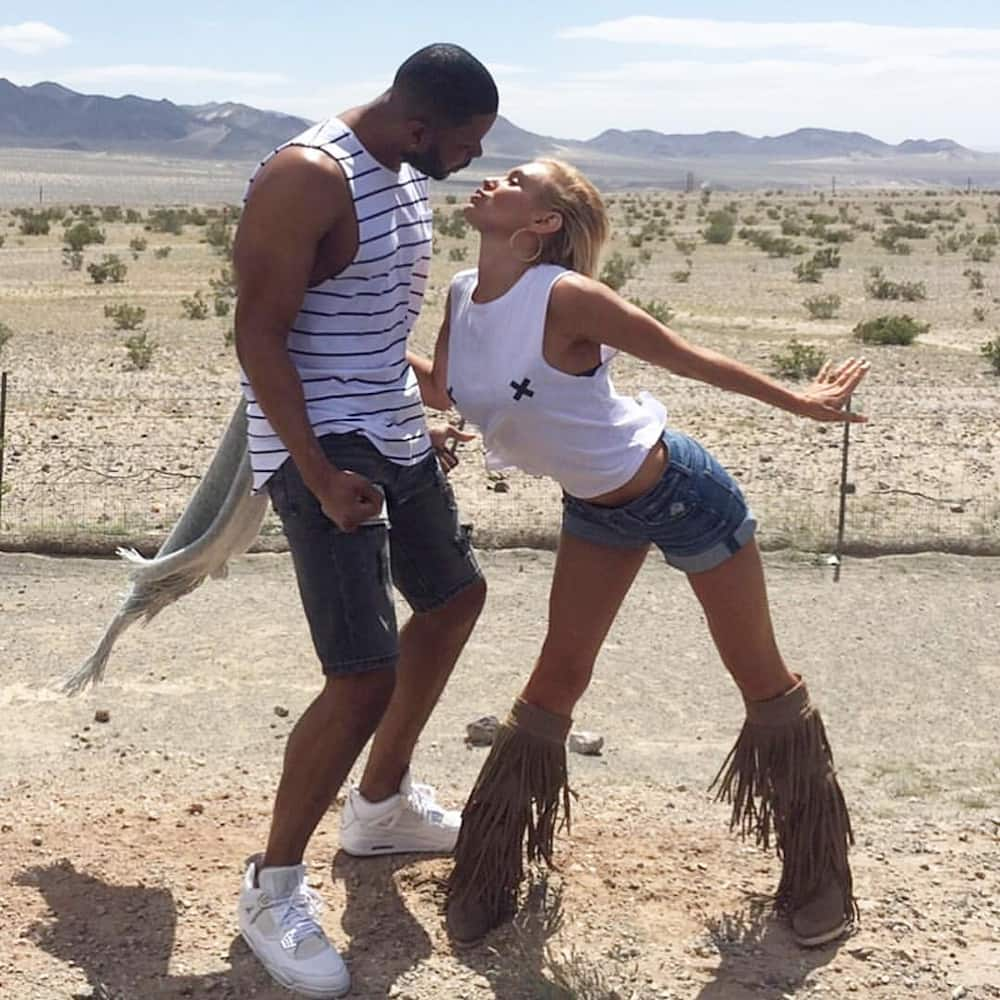 NFL Player Kerry Rhodes and Nicky Whelan File for Divorce After Less than 6  Months