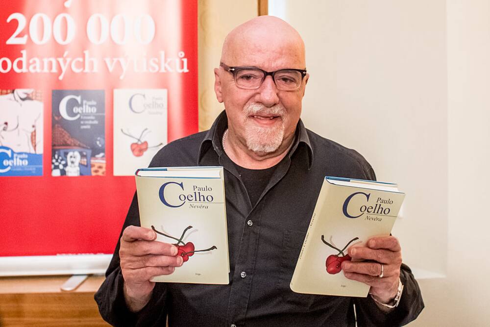 15 Richest Authors Of All Time Their Net Worth And Best sellers Tuko 15-richest-authors-of-all-time-their-net-worth-and-best-sellers-tuko