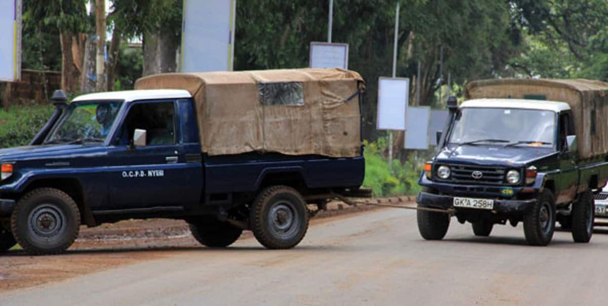 Mombasa: 2 police officers nabbed for extorting KSh 106K from tourist