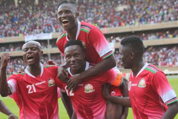 DP Ruto apapurwa baada ya kuipongeza Harambee Stars, wamuuliza viwanja alivyoahidi