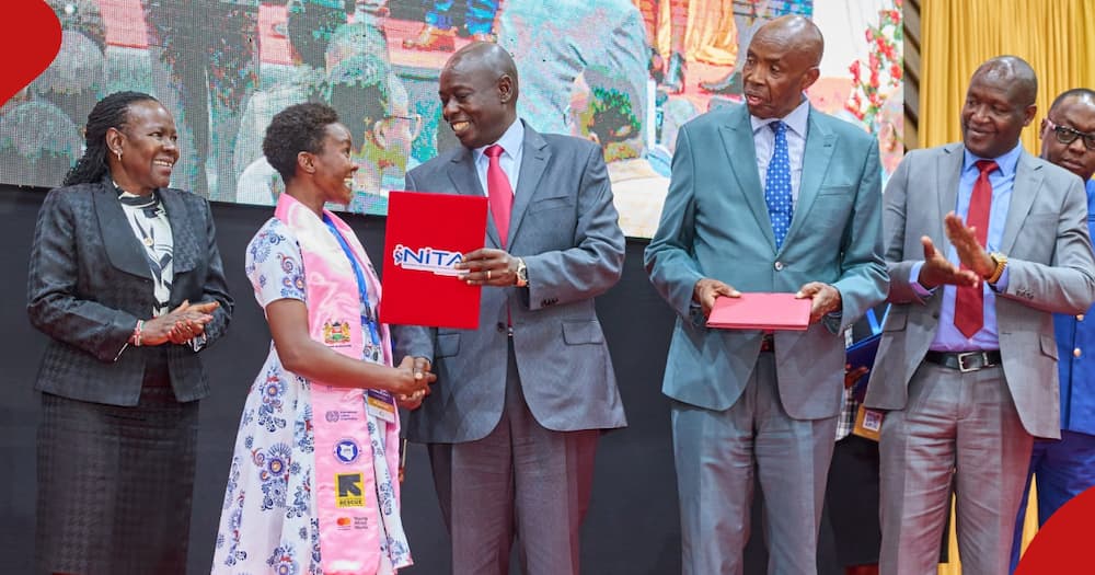Deputy President Rigathi Gachagua issues certificates to hustlers in the informal sector.