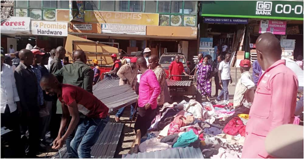 Governor Johnson Sakaja offered support to the traders whose stalls were destroyed by the fire. Photo: Johnson Sakaja.