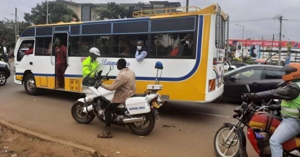 Jamaa Azua Kisanga Jijini Kwa Kuchukua Pikipiki ya Askari Trafiki