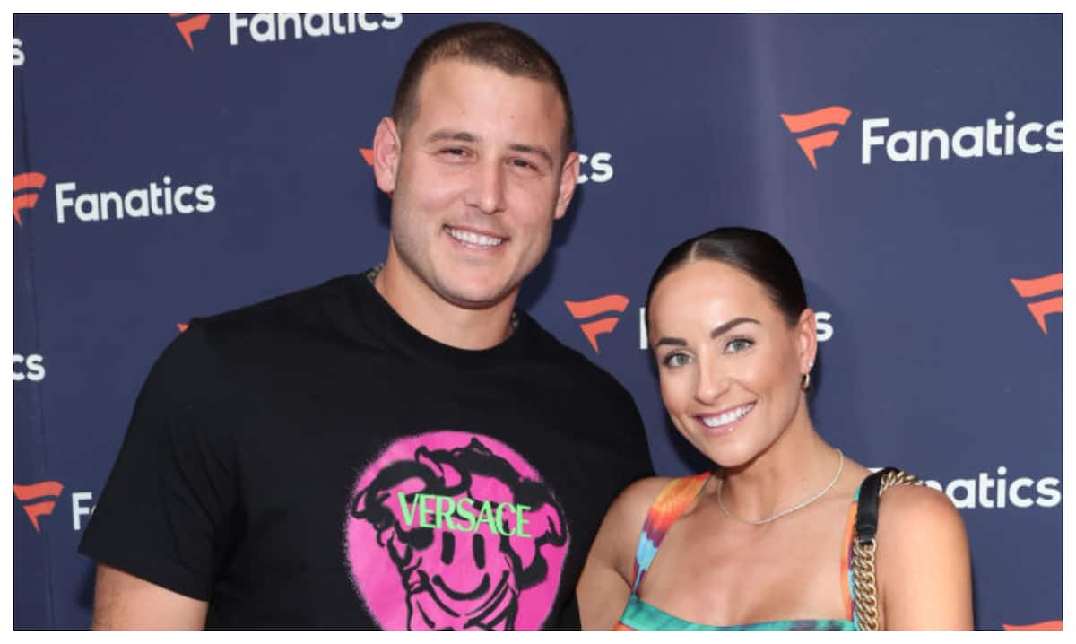 Who is Anthony Rizzo's wife Emily Vakos?