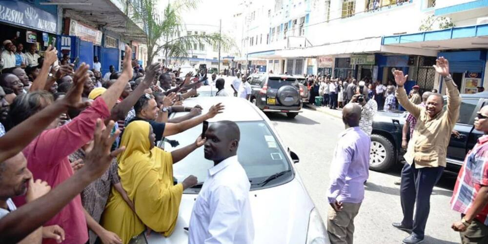 Uhuru brings Mombasa city to standstill in surprise visit to popular restaurant