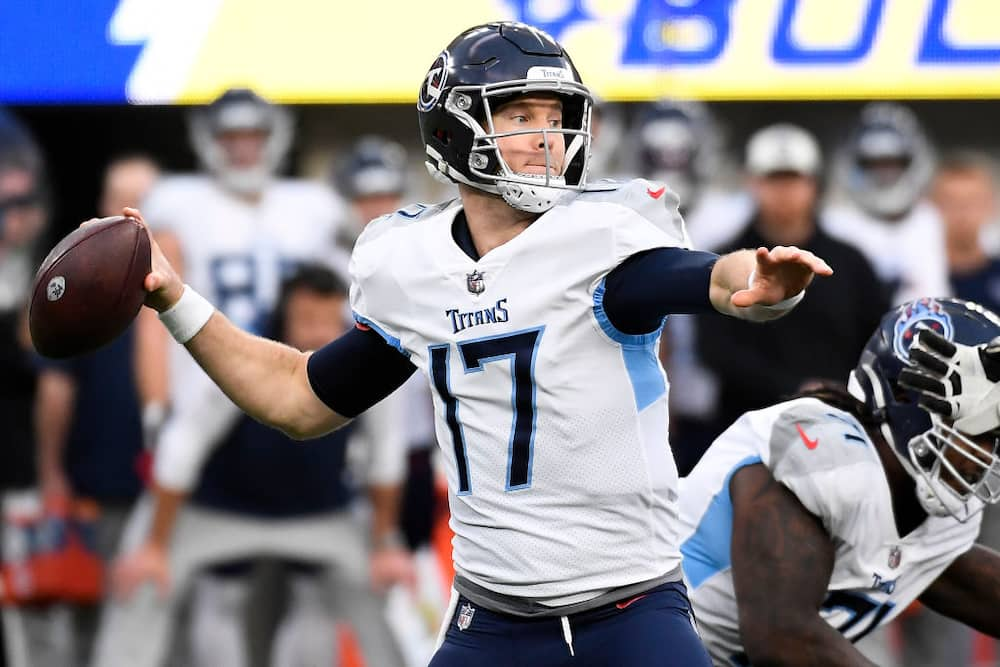 Who are the oldest quarterbacks in the NFL in the 2023 season