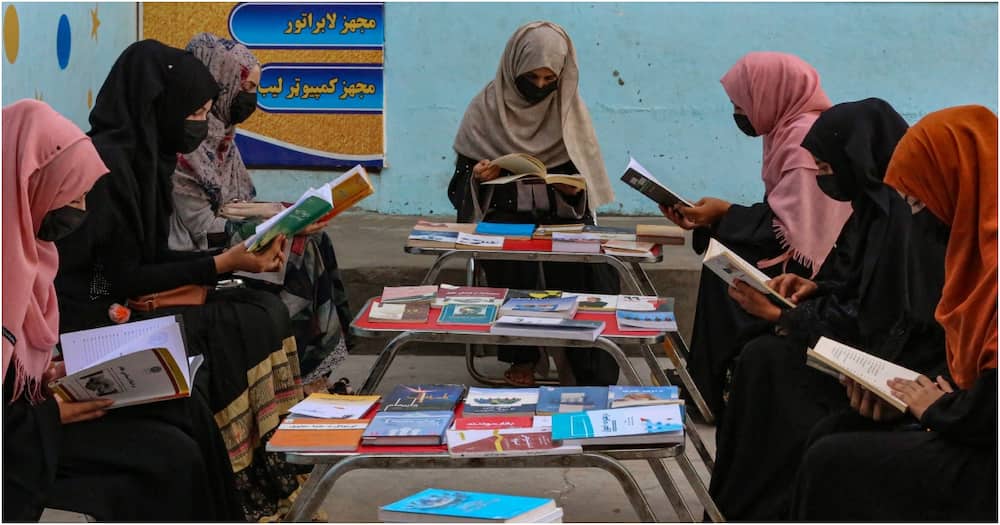 Afghan girls in a library.