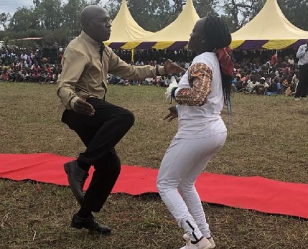 Miguna Miguna asks Boni Khalwale to organise Isikuti dancers to welcome him at JKIA