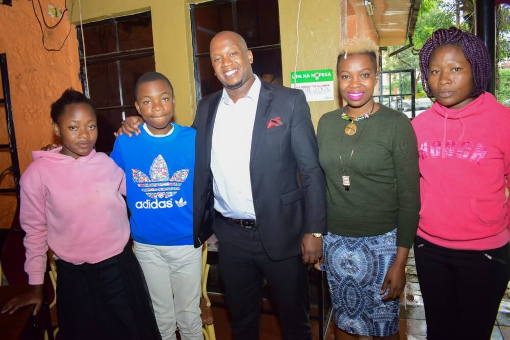 Kibra: Music mogul Refigah offers to pay fees for needy bright student who scored 425 marks in KCPE