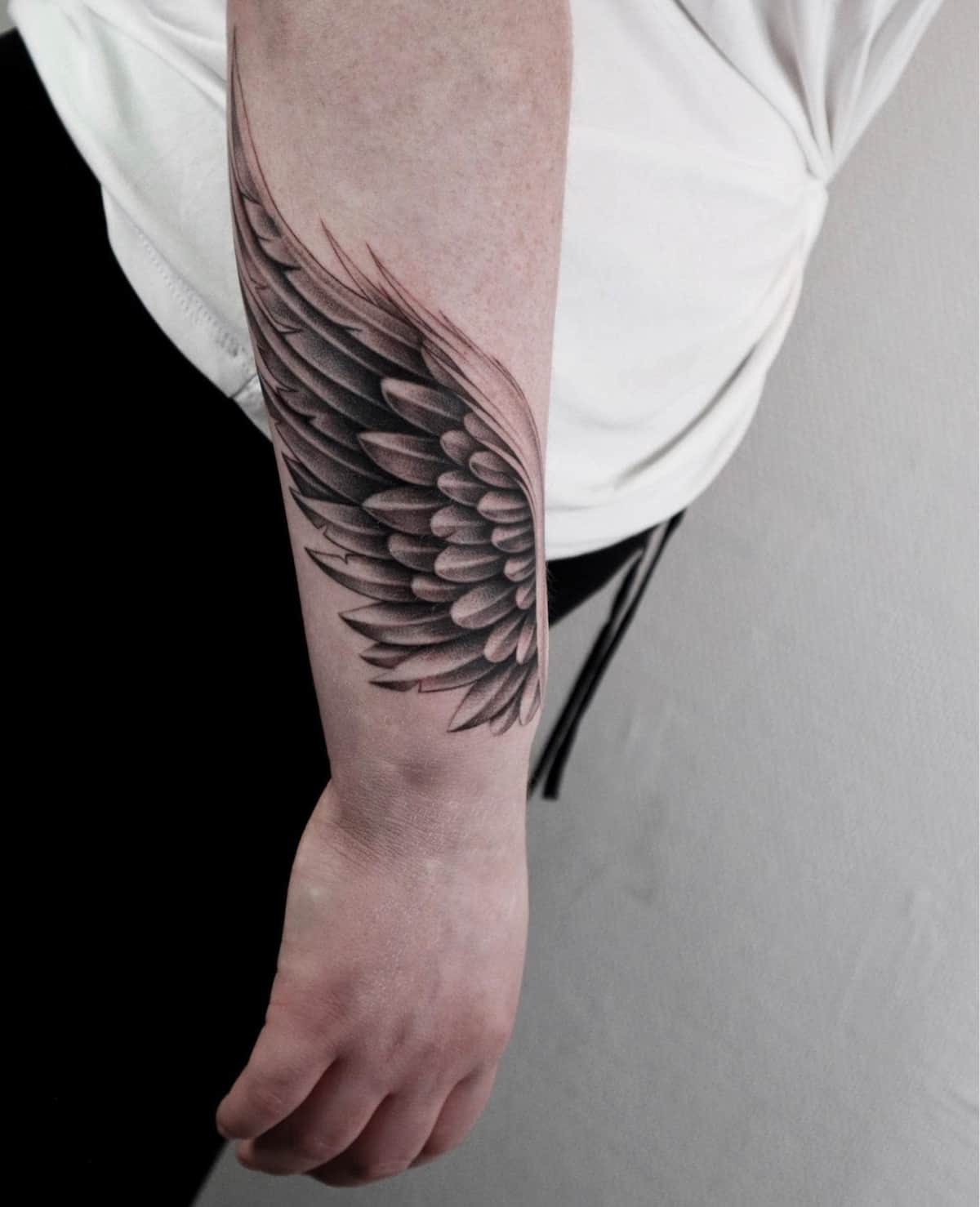 Super cool wing wrap around the deltoid. It's always fun to custom fit a  design to a specific part of the body. #tattoo #tattoos #wing... | Instagram