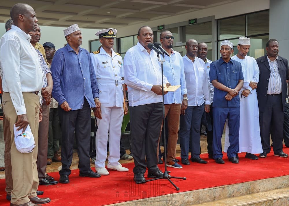 Musalia Mudavadi accompanies Uhuru to launch solar power project in Garrisa