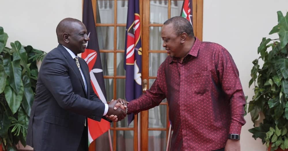 William Ruto greets President Uhuru Kenyatta.