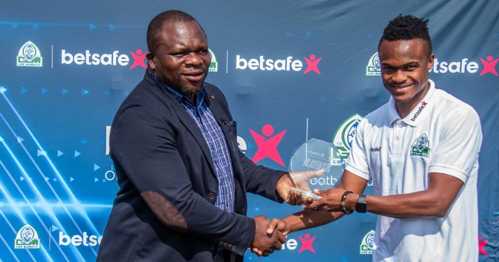 Betsafe Managing Director Victor Sudi and Gor Mahia's speedy winger Clifton Miheso. Photo: BetSafe.