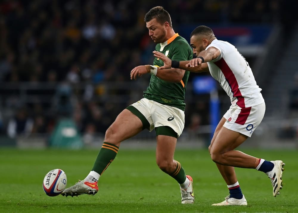 England's wing Joe Marchant (R) vies with South Africa's  fly-half Handre Pollard during the Autumn International friendly rugby union match between England and South Africa at Twickenham Stadium, south-west London, on November 20, 2021.