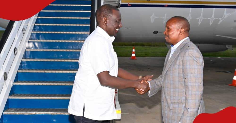 President William Ruto (l) and CS Kithure Kindiki (r) at JKIA.