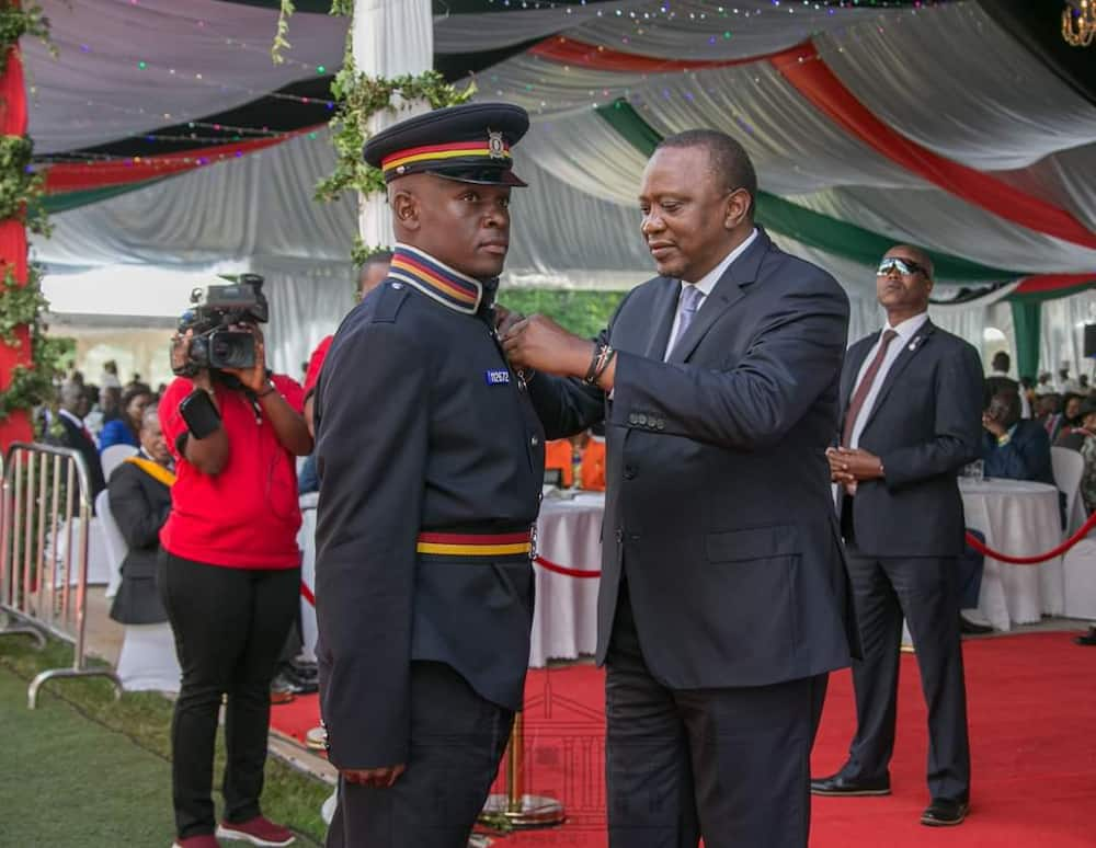 Uhuru awards HSC to Marsabit police officer who volunteered to taught pupils mathematics