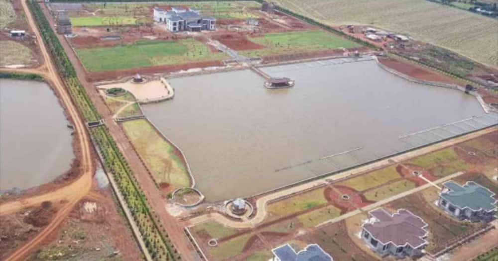 William Ruto's home boasts of an artificial lake in the middle of the compound.