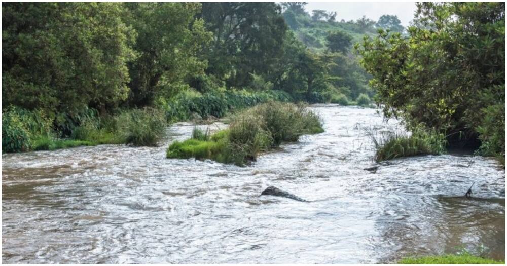 Mwanafunzi atumbukia mto Nyamindi akipiga picha