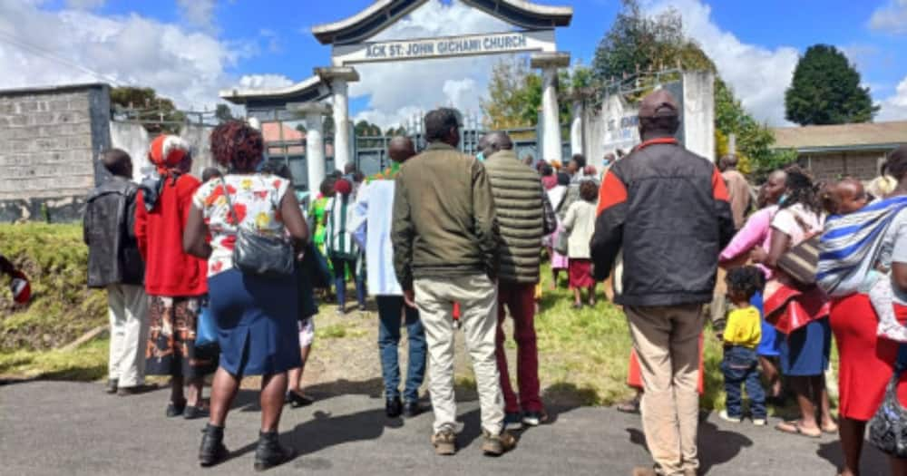 Worshipers protest outside the ACK St. John Gichami church. Photo: Citizen.