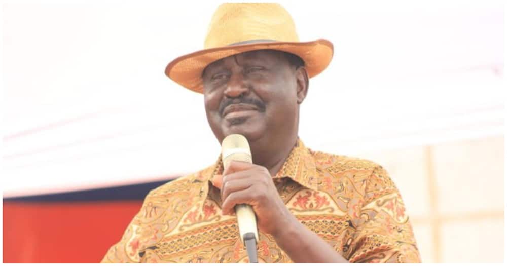 "Toeni Mabango Warembo Wanicheki Poa": Raila Odinga Awaambia Vijana