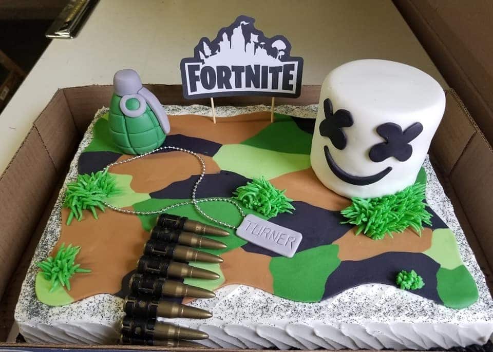 Simple Fortnite cakes