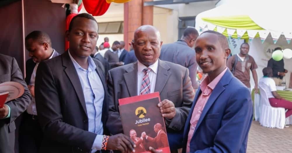 Jubilee Party Executive Director James Waweru (Center) interacting with visitors during the People Dialogue Festival at the National Museums of Kenya on March 6, 2020. Photo: Jubilee Party.