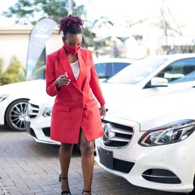 Kenyan lady advices women to stop waiting for struggling men: "Date rich men"