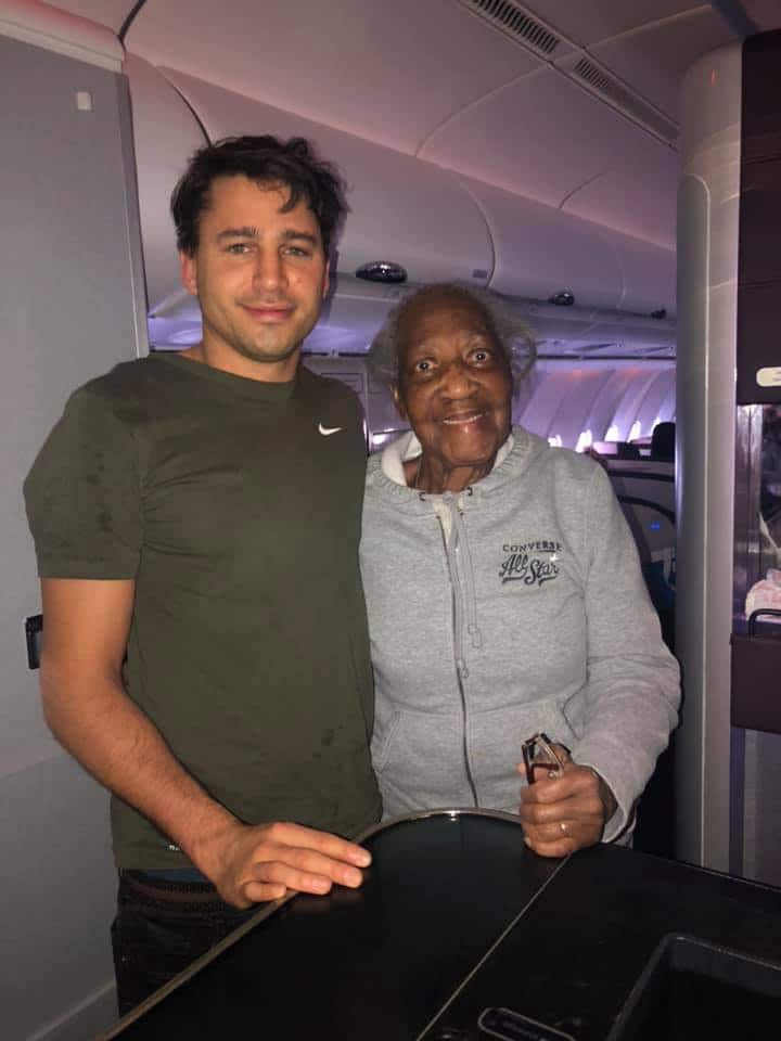 Man swaps his seat with 88-year-old woman to fulfill her dream of flying first class
