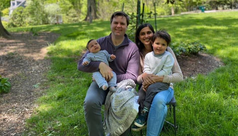 jd vance family photo        
        <figure class=