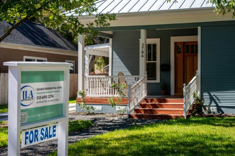 US sales of existing homes fell to the slowest pace since August 2010 last month, according to the National Association of Realtors