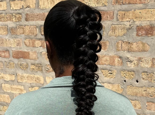 20 natural hairstyles for a 60-year-old black woman that are timeless 