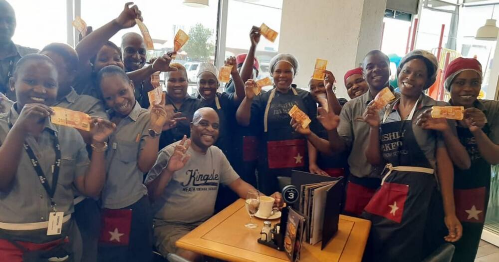 Generous man tips all staff members at local restaurant with R200