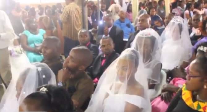 128 lovers say "I Do" during mass wedding held in Pipeline