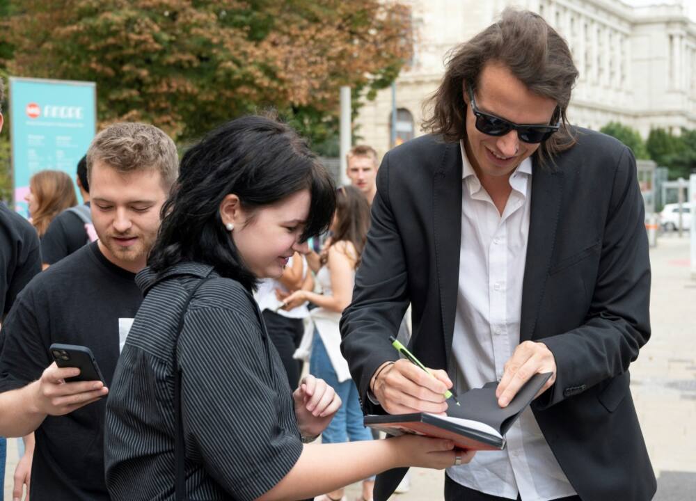 Beer party founder Dominik Wlazny signing autographs at a campaign event