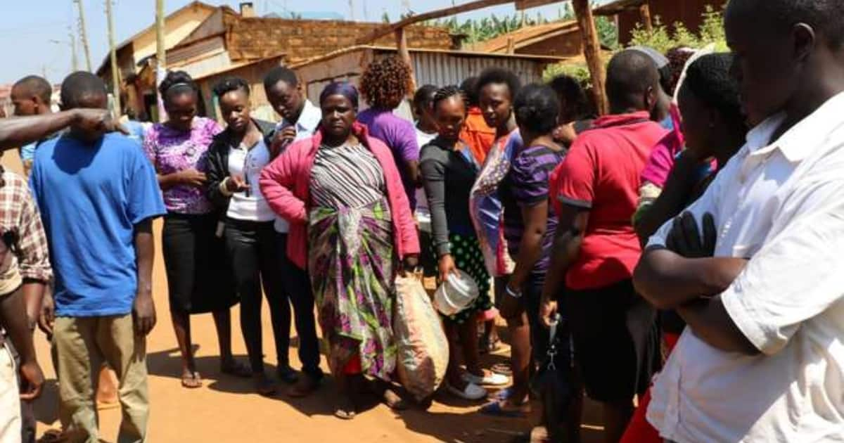 Embu: Residents pray and burn snake dumped outside church - Tuko.co.ke