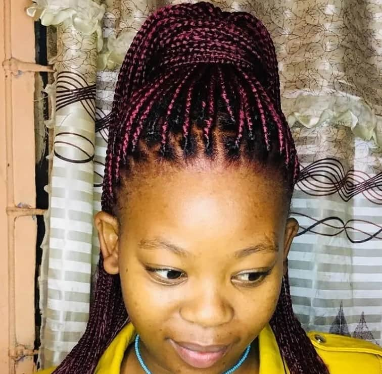 20 trendy burgundy knotless braids you should try out in 2023