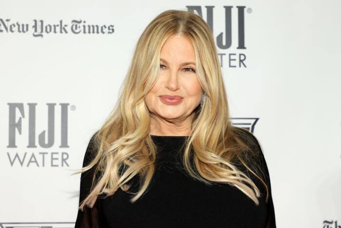 What is Jennifer Coolidge's net worth?