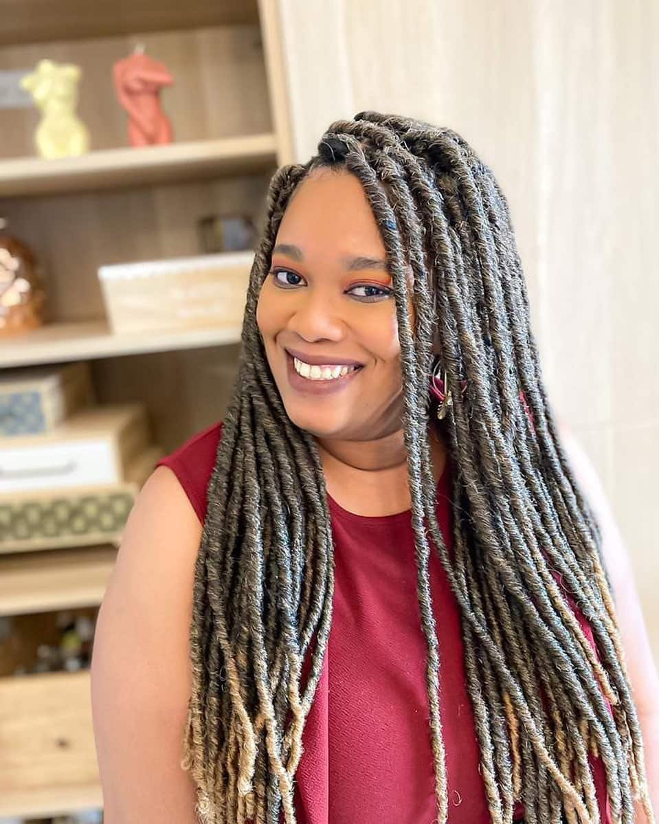 Red yarn locs crochet braids. I AM IN LOVE WITH THIS LOOK!  Faux locs  hairstyles, Yarn braids styles, African braids hairstyles