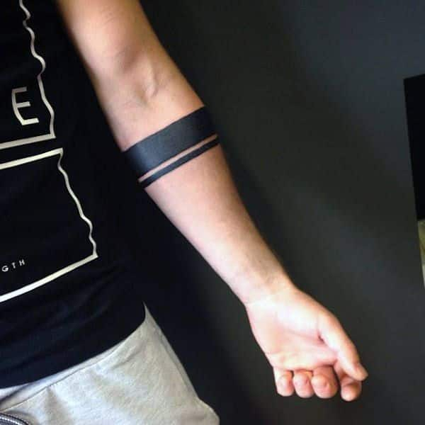 Aliens Tattoo - Armband Tattoos can go really well with the things that you  love. In this case, it was all about the love for nature and the wilderness  that extends from