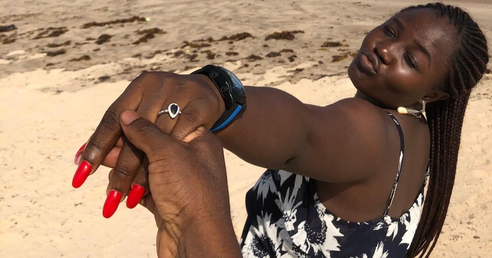 Romantic Man Praised for Asking Lover to Marry Him in Simple Beach Proposal