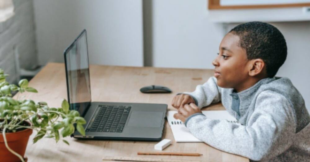 Digital School or In-Person Learning? Which One Is Best for Your Child?
